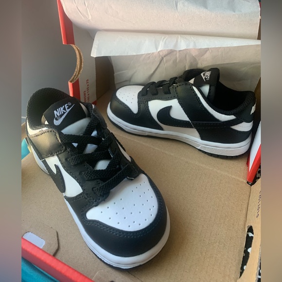 Kids Nike Panda Dunks - Picture 4 of 7